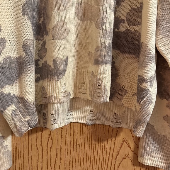 Frayed Women’s Sweater - Picture 6 of 7